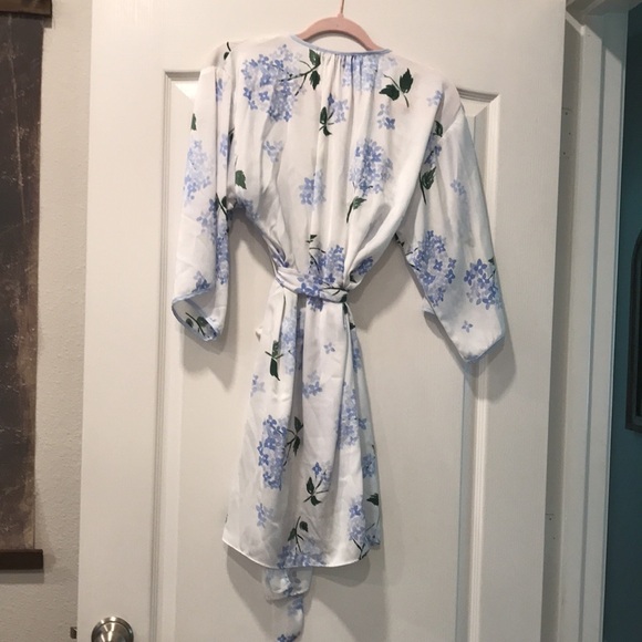 kate spade White and Blue Floral Robe - Picture 6 of 7